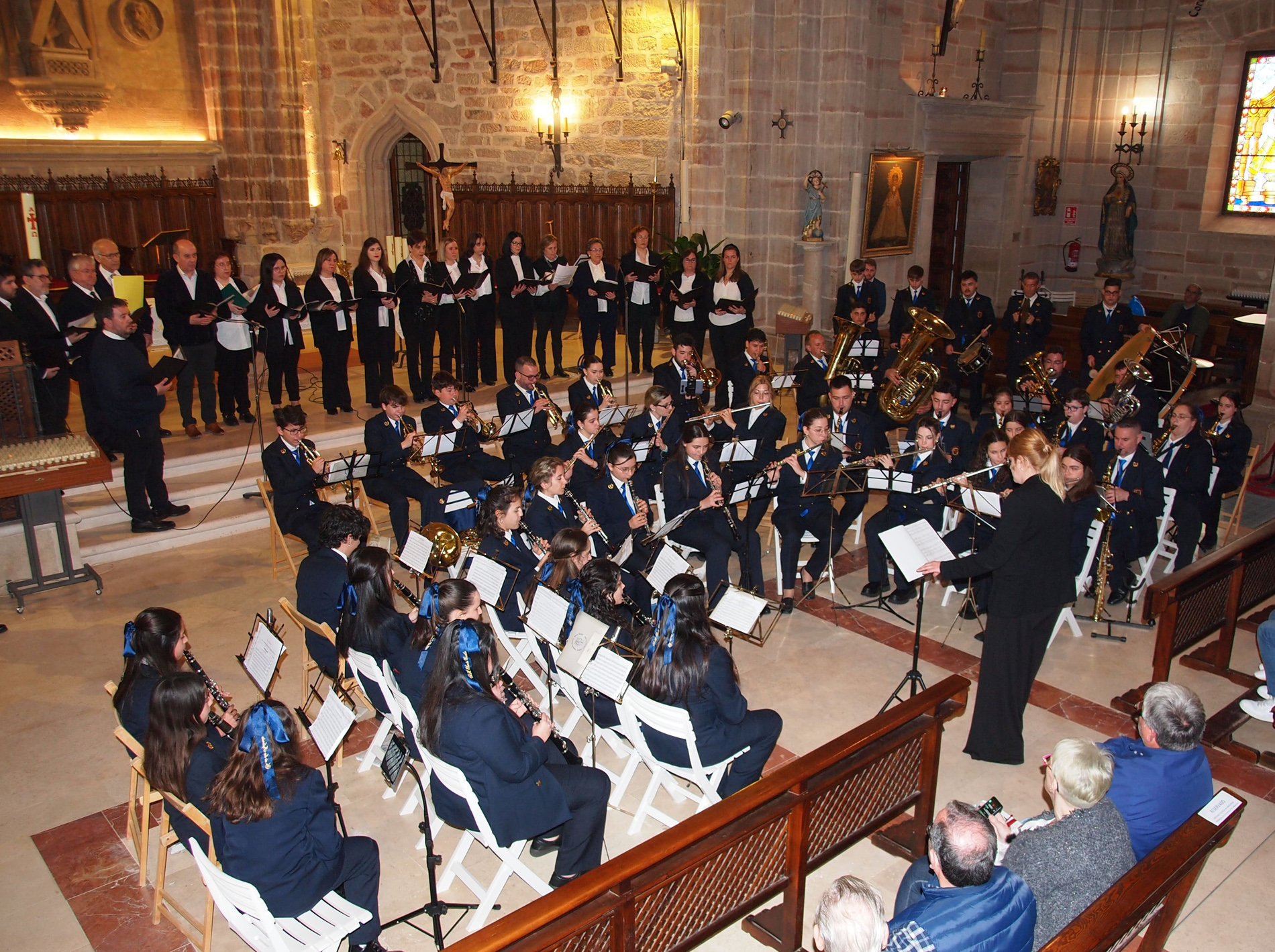 La Agrupación Musical Santa Cecilia celebró su XXXV Aniversario el pasado sábado con un concierto cofrade en compañía del Coro Parroquia